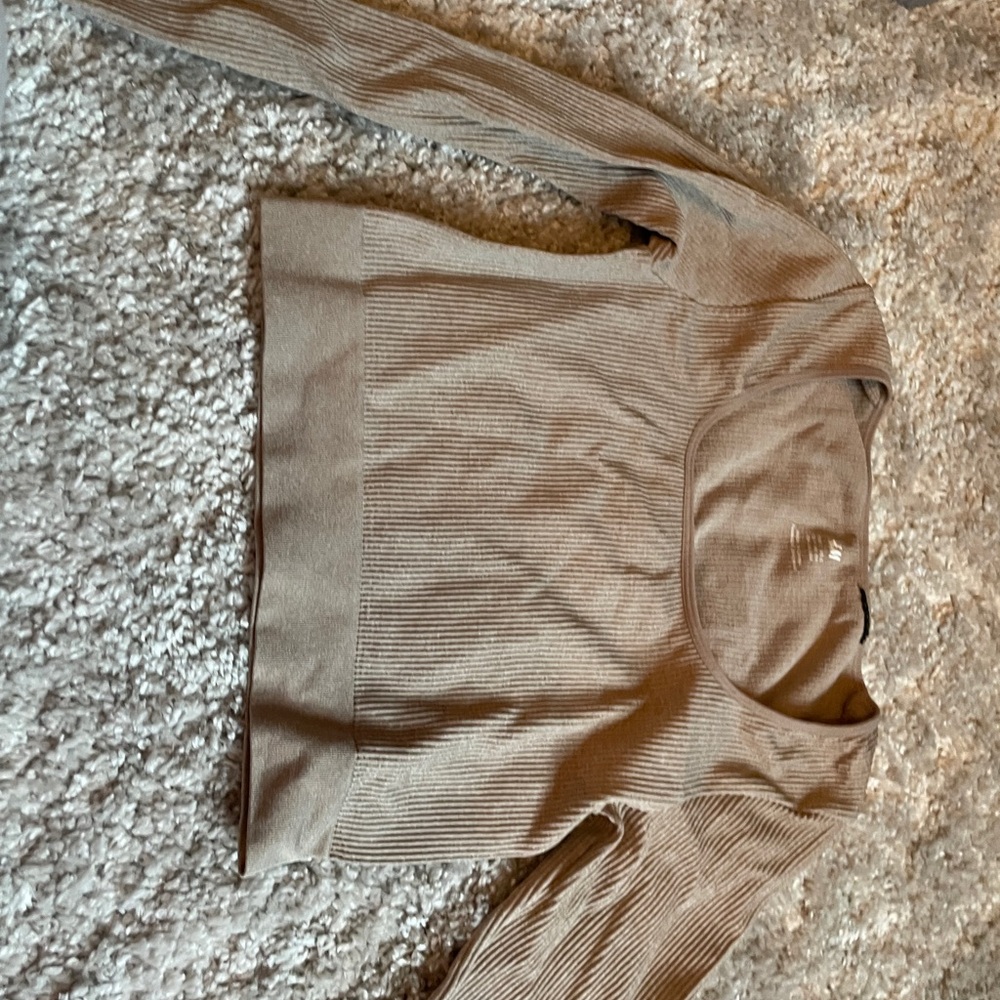 Women's Tan long sleeve crop top